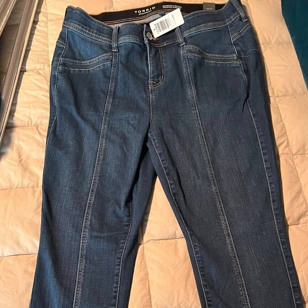 Torrid Bombshell Skinny Premium Stretch 16R NWT